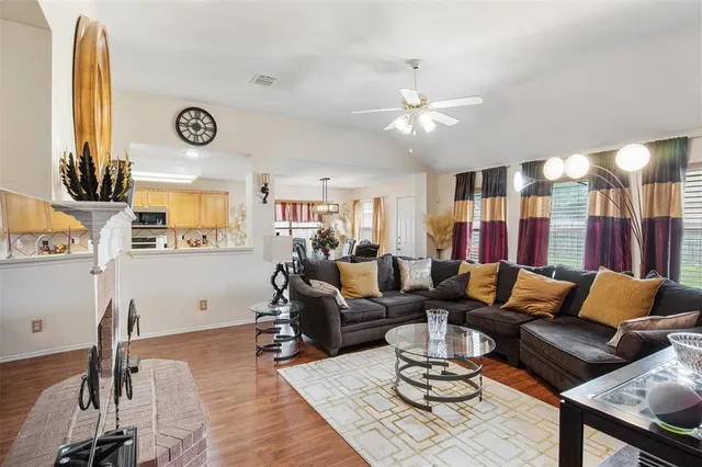 $315,000 | 141 Buffalo Creek Drive, DeSoto, TX 75115