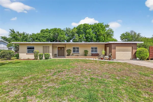 $325,000 | 17923 Florida Street, Umatilla, FL 32784