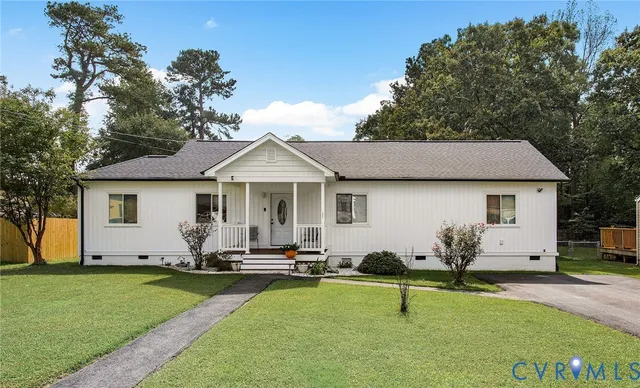 a front view of house with yard