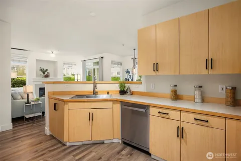 $607,000 | 566 241st Lane Southeast, Sammamish, WA 98074