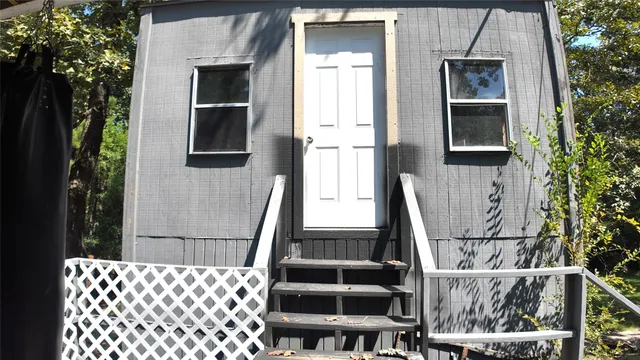 $1,300 | 251 Oakdale Drive, Huntsville, TX 77320