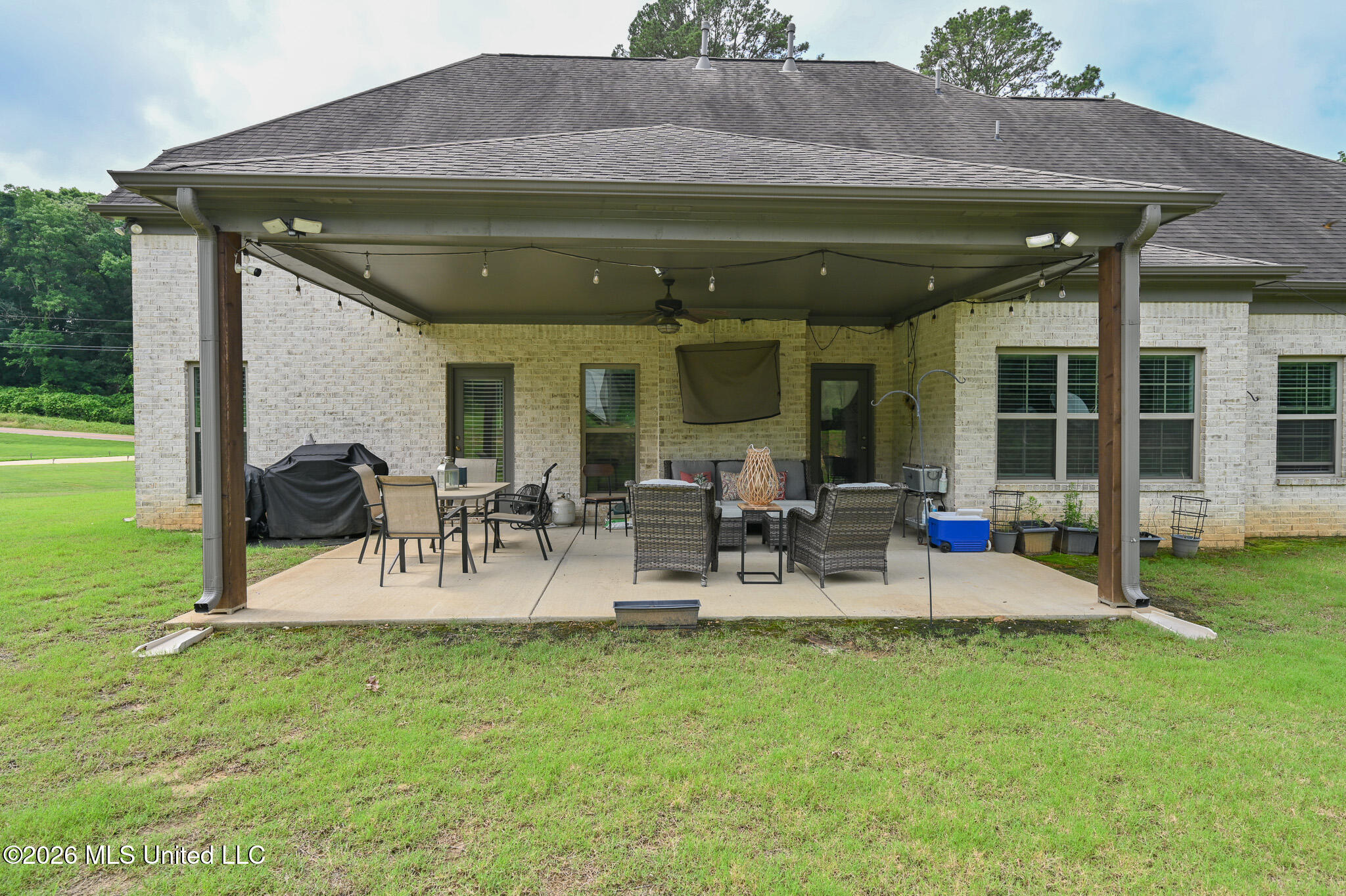 11250 Miller Road Olive Branch, MS 38654 - Photo 44 of 55 back porch