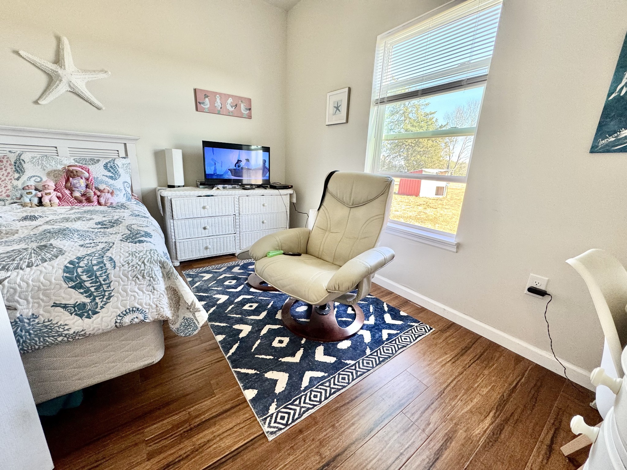 11250 Shelbyville Road Morrison, TN 37357 - Photo 31 of 33 a living room with furniture and a flat screen tv