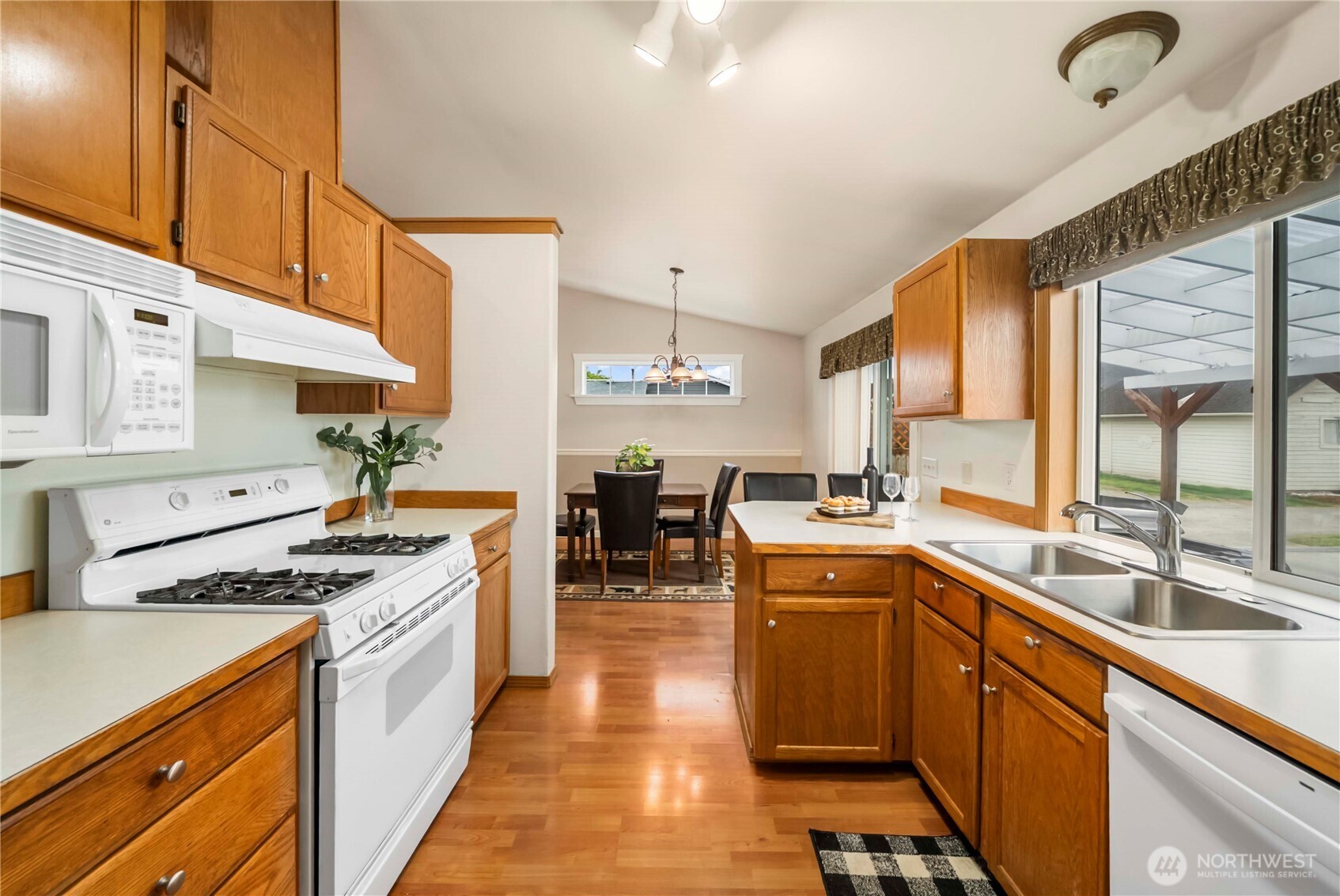 1010 Academy Street Sumner, WA 98390 - Photo 14 of 37