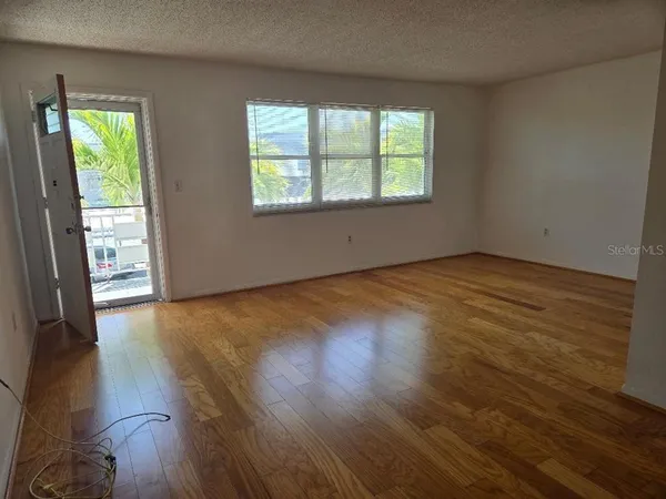 $1,800 | 3128 59th Street South, Unit 205, Gulfport, FL 33707