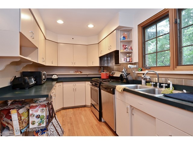 504 Illinois Road Wilmette, IL 60091 - Photo 4 of 13