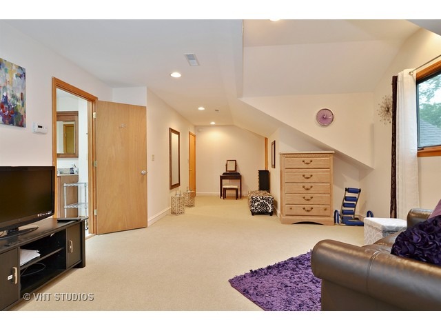 504 Illinois Road Wilmette, IL 60091 - Photo 8 of 13