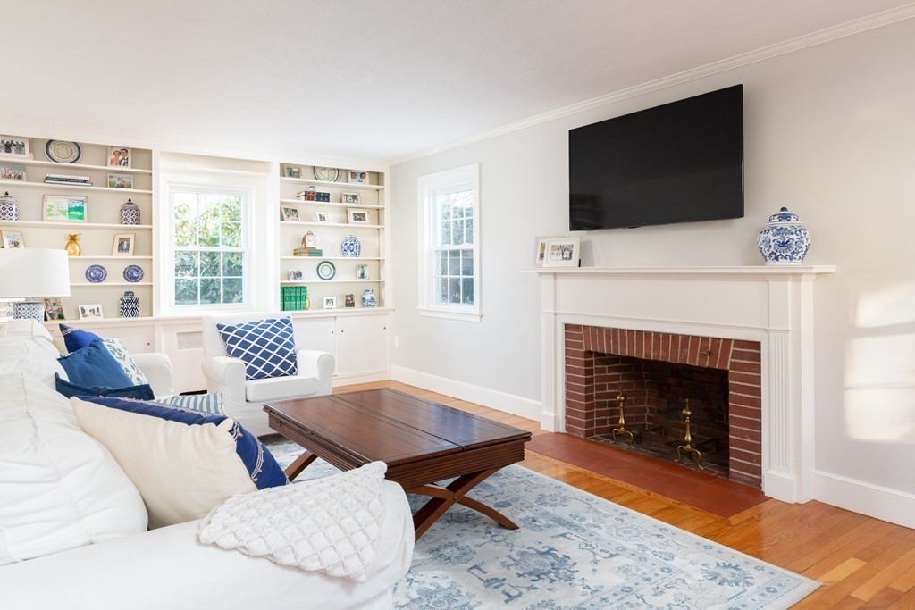 54 Rustlewood Road Milton, MA 02186 - Photo 4 of 23 Gallery Image 4