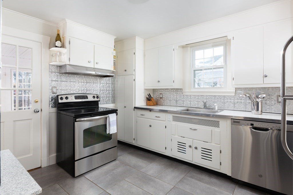 54 Rustlewood Road Milton, MA 02186 - Photo 10 of 23 Gallery Image 10