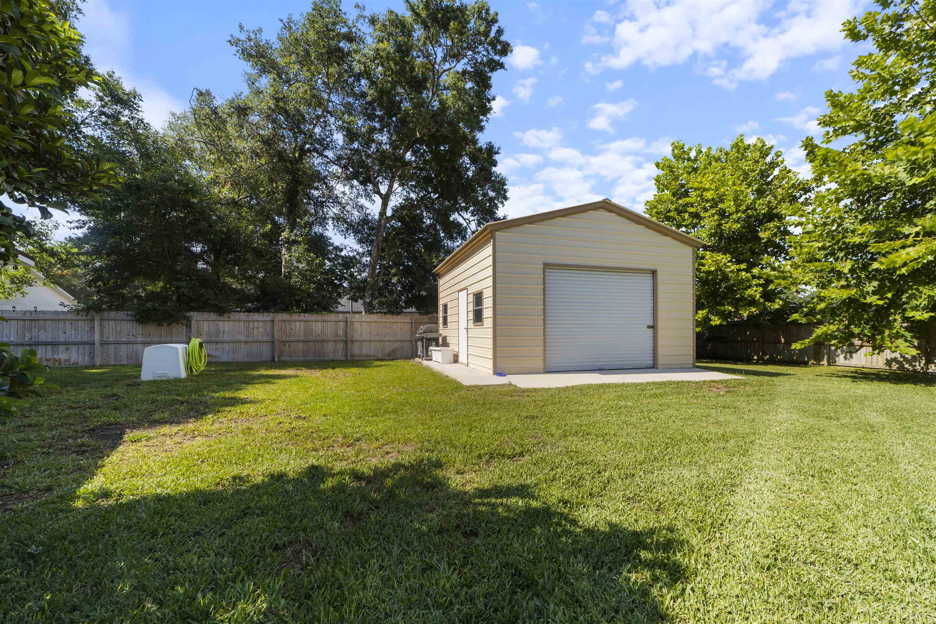 845 Wildwood Drive St. Augustine, FL 32086 - Photo 47 of 58 a backyard of a house with plants and large tree
