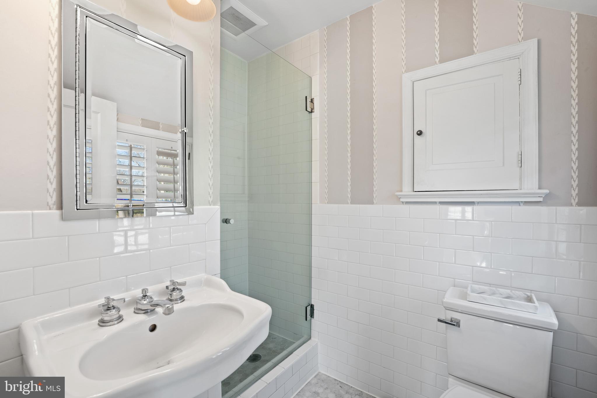 5900 Harwick Road Bethesda, MD 20816 - Photo 11 of 21 Primary Bathroom