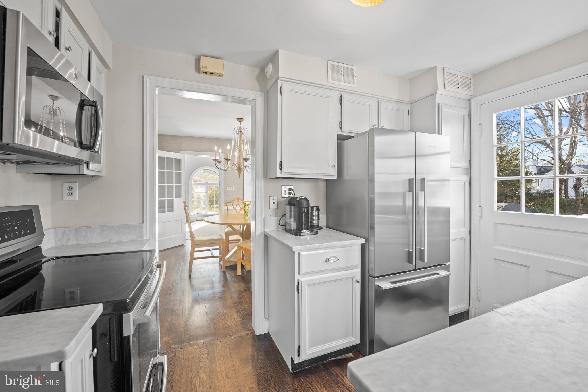 5900 Harwick Road Bethesda, MD 20816 - Photo 7 of 21 Kithchen