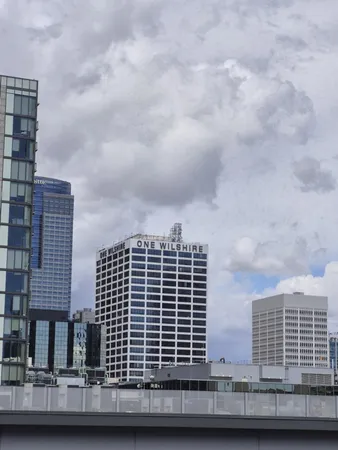 $3,250 | 600 West 9th Street, Unit 1011, Los Angeles, CA 90015