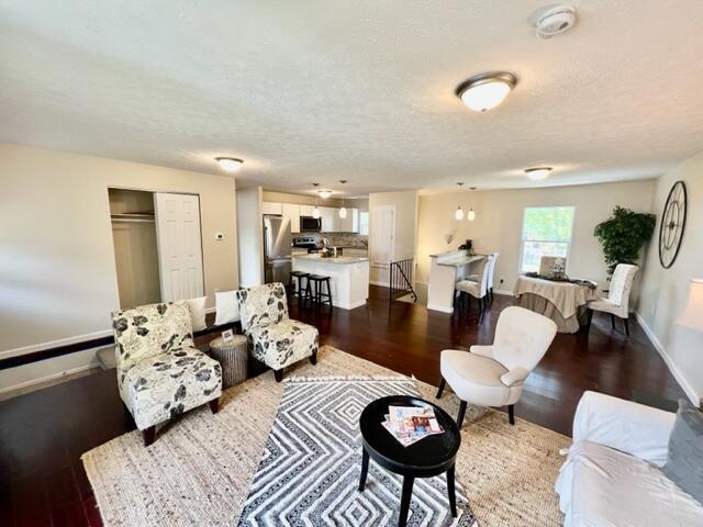 4783 Bourke Road Columbus, OH 43229 - Photo 2 of 22