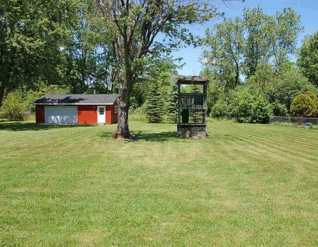 3283 Shannon Road Burton, MI 48529 - Photo 25 of 31 21303366-24.JPG