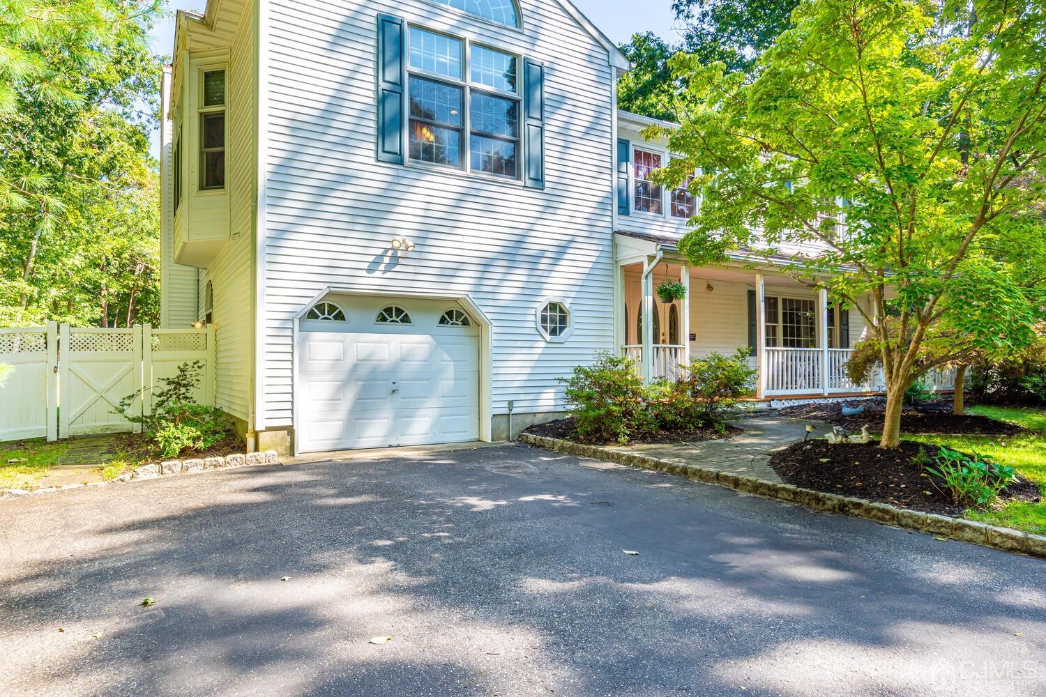511 Declaration Lane Jackson, NJ 08527 - Photo 9 of 61 Gallery Image 9
