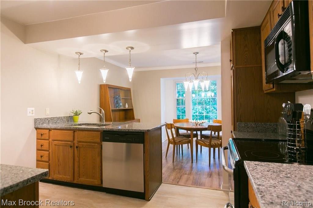 1655 Huntington Park Rochester Hills, MI 48309 - Photo 19 of 40