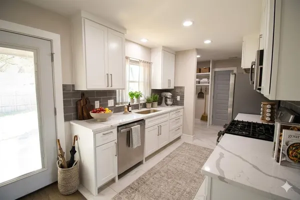 $3,100 | 1422 Addington Street, Irving, TX 75062