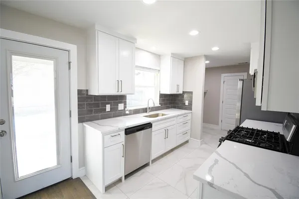 $3,100 | 1422 Addington Street, Irving, TX 75062