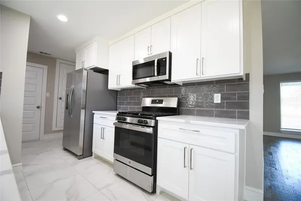 $3,100 | 1422 Addington Street, Irving, TX 75062