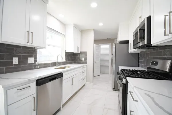 $3,100 | 1422 Addington Street, Irving, TX 75062