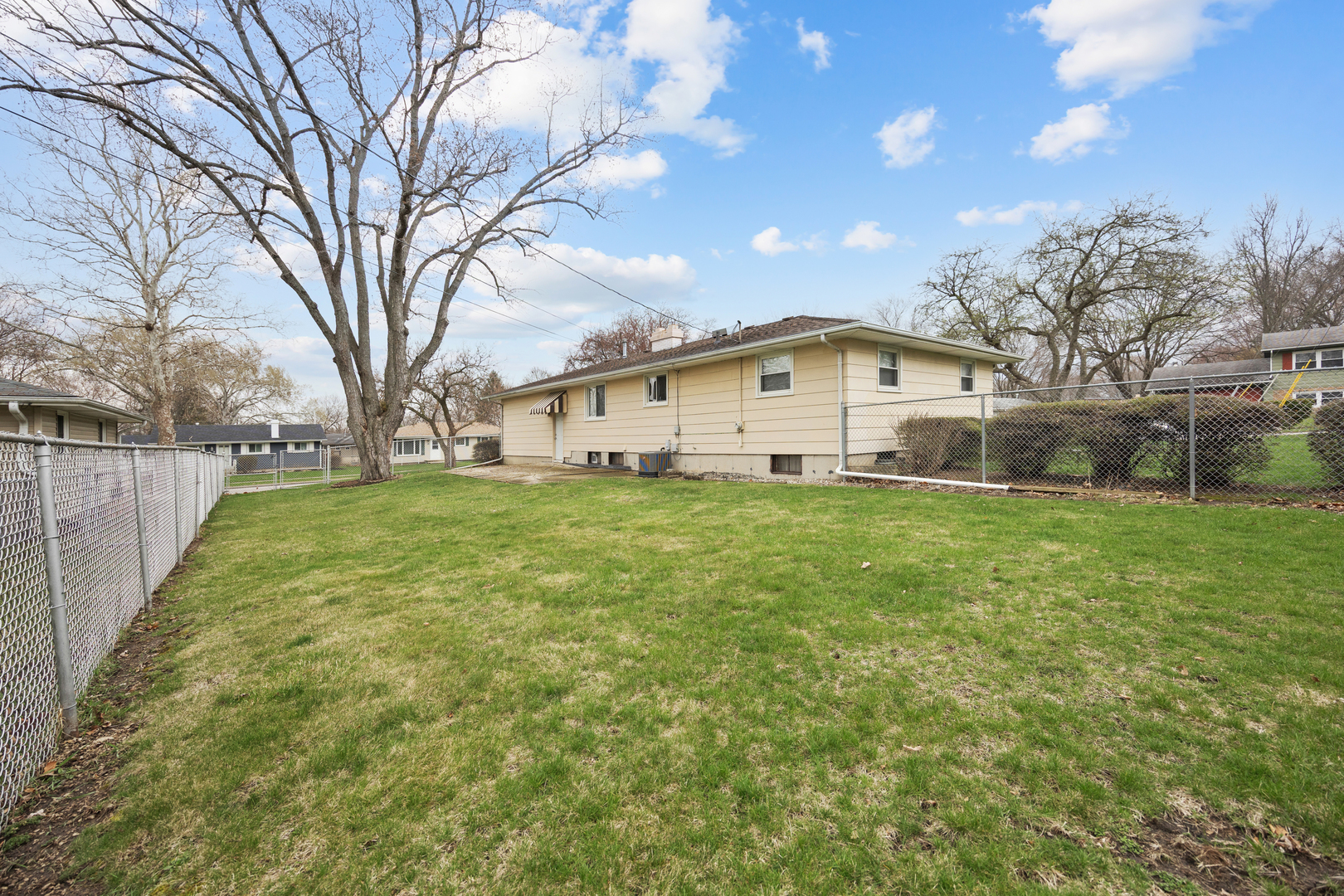 810 Revere Road South Elgin, IL 60177 - Photo 25 of 28 Gallery Image 25