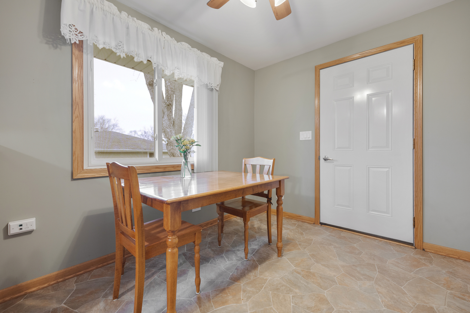 810 Revere Road South Elgin, IL 60177 - Photo 9 of 28 Gallery Image 9