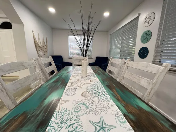 a view of a yard with plants