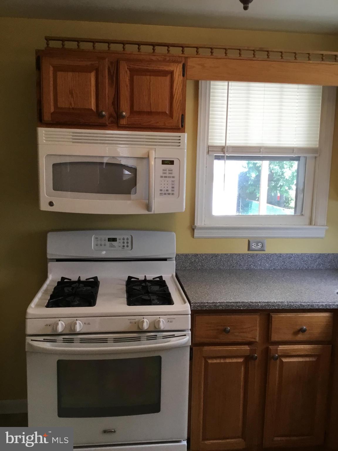 2012 Oakland Road Baltimore, MD 21220 - Photo 9 of 29 Gas Stove