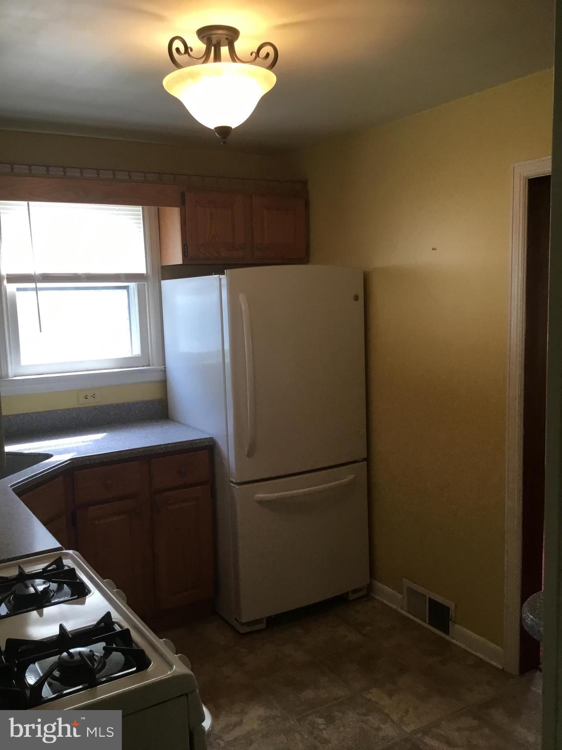 2012 Oakland Road Baltimore, MD 21220 - Photo 10 of 29 Kitchen