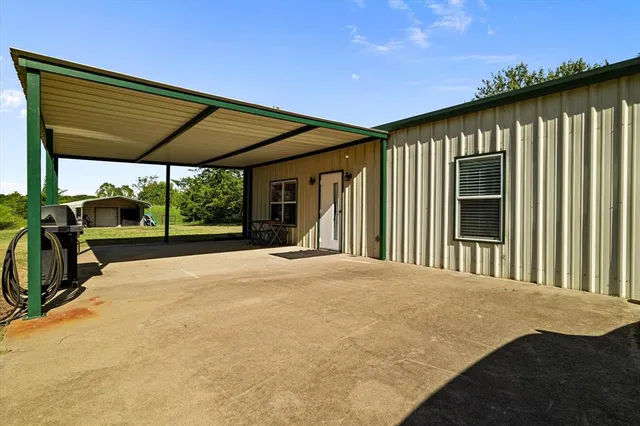 a view of a house with backyard and porch