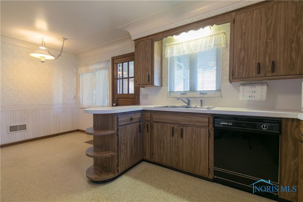 4253 Elmhurst Road Toledo, OH 43613 - Photo 8 of 36 Gallery Image 8