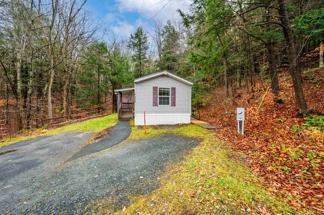 $128,499 | 86 Nh Rte 4a, Unit 6 UPPER, Enfield, NH 03748