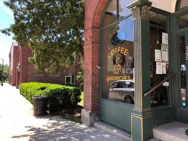 $2,150 | 368 Central Street, Unit 2, Franklin, NH 03235