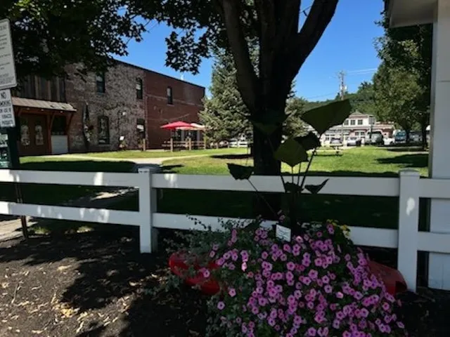 $2,150 | 368 Central Street, Unit 2, Franklin, NH 03235