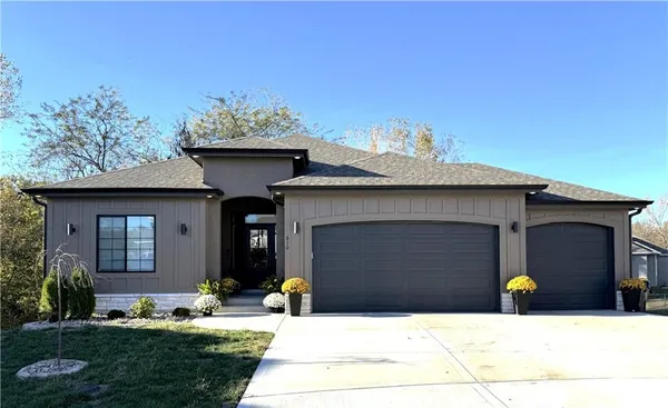 $469,900 | 610 Caitlin Court, Excelsior Springs, MO 64024