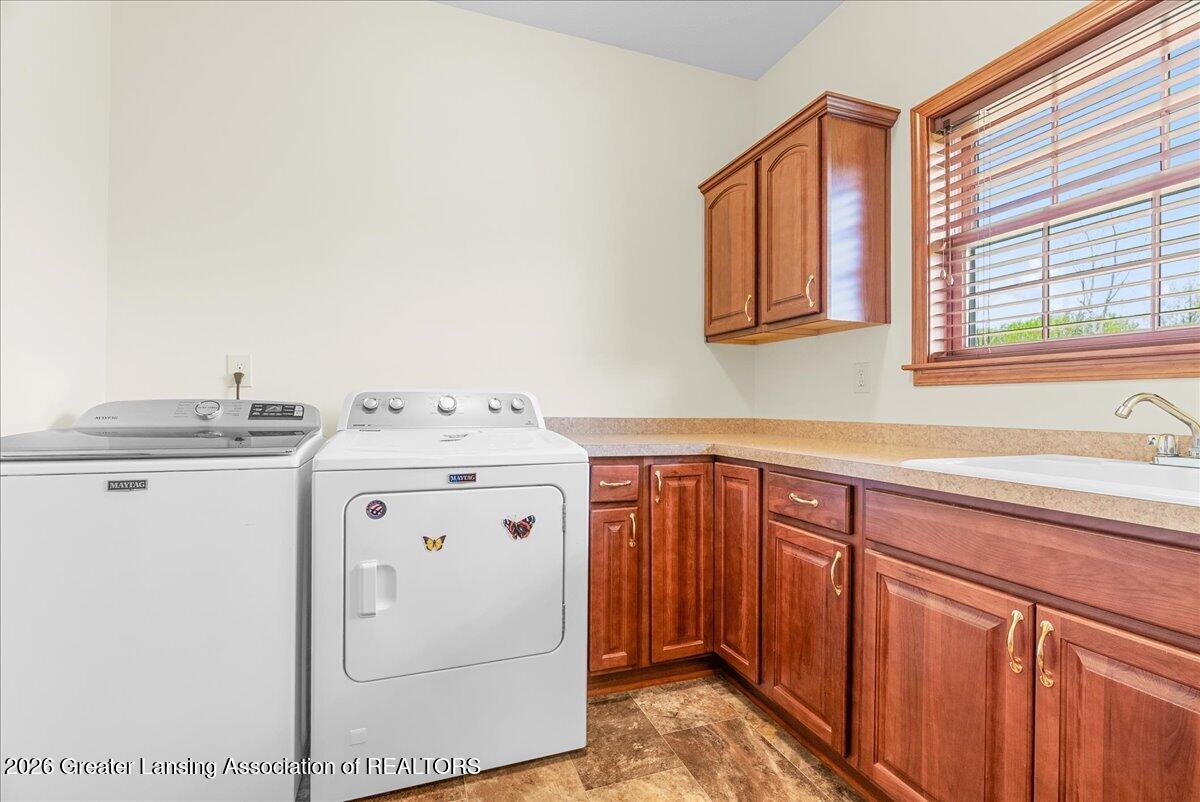 4580 Dimond Way Dimondale, MI 48821 - Photo 28 of 51 Laundry Room