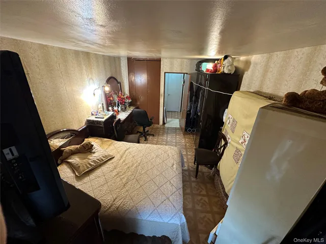 a bed room with a bed