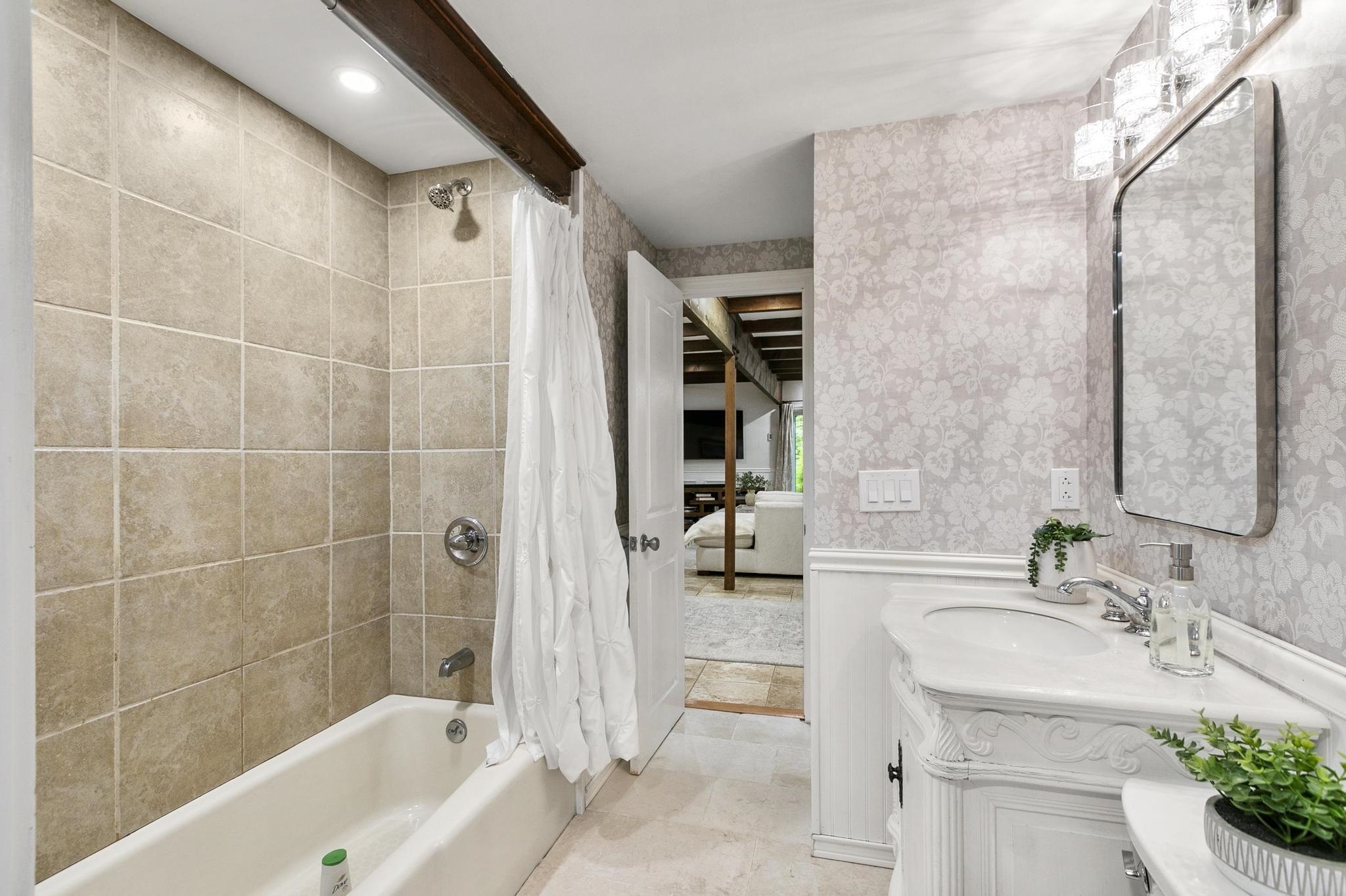 124 Goodhue Road Derry, NH 03038 - Photo 38 of 58