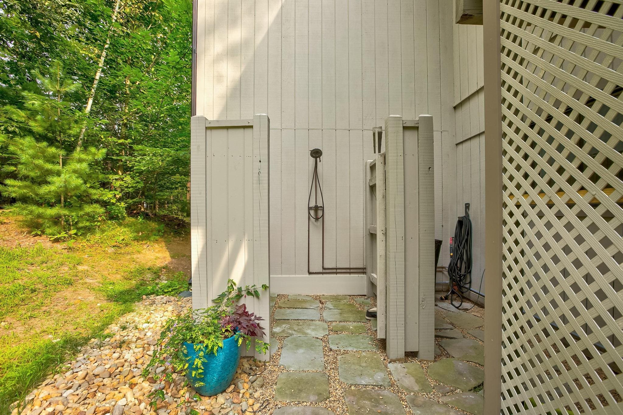 124 Goodhue Road Derry, NH 03038 - Photo 50 of 58