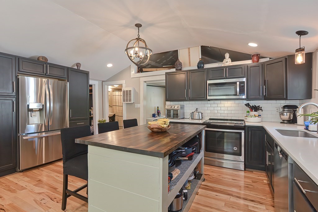 11 Falls Road Norton, MA 02766 - Photo 3 of 24