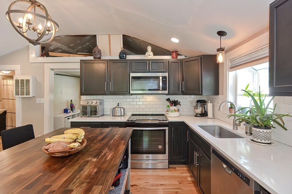 11 Falls Road Norton, MA 02766 - Photo 4 of 24