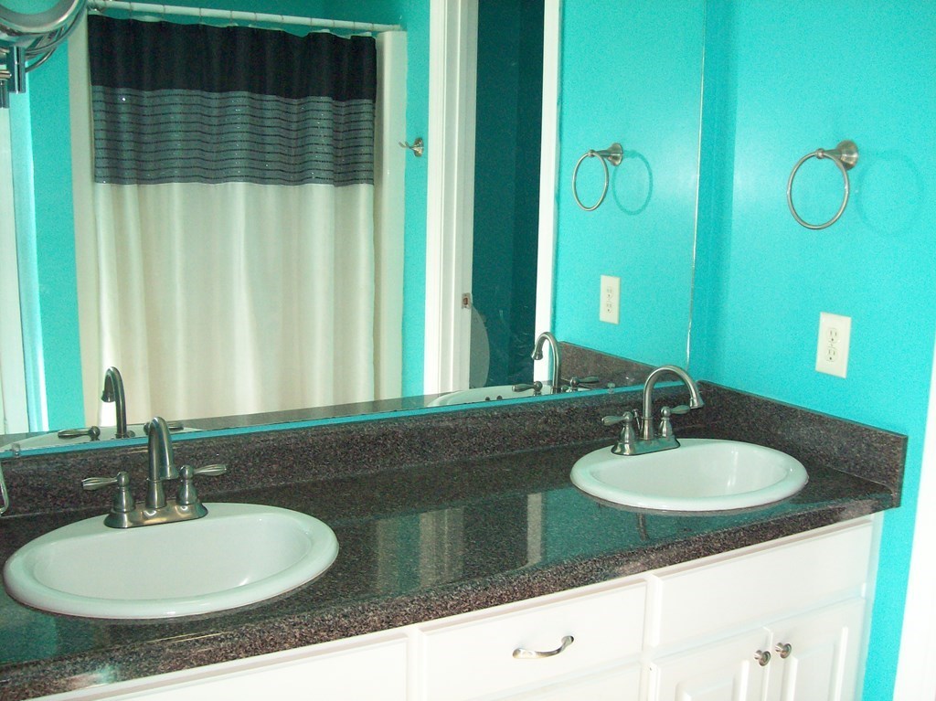 20 Lower Simmons Road Macon, GA 31220 - Photo 13 of 32 a bathroom with a sink and a mirror