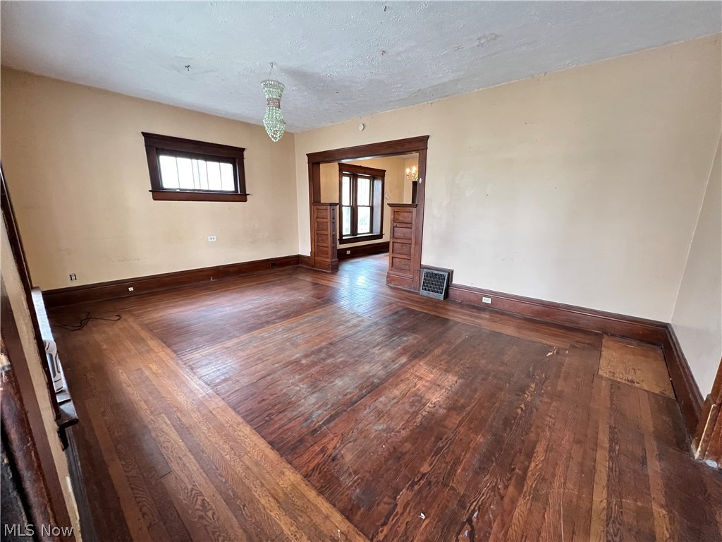 812 Chalker Street Akron, OH 44310 - Photo 7 of 19