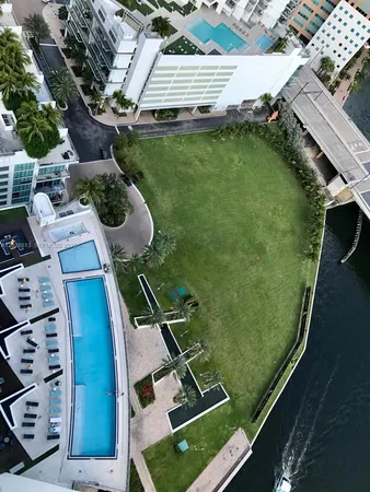 $4,200 | 92 Southwest 3rd Street, Unit 3712, Miami, FL 33130