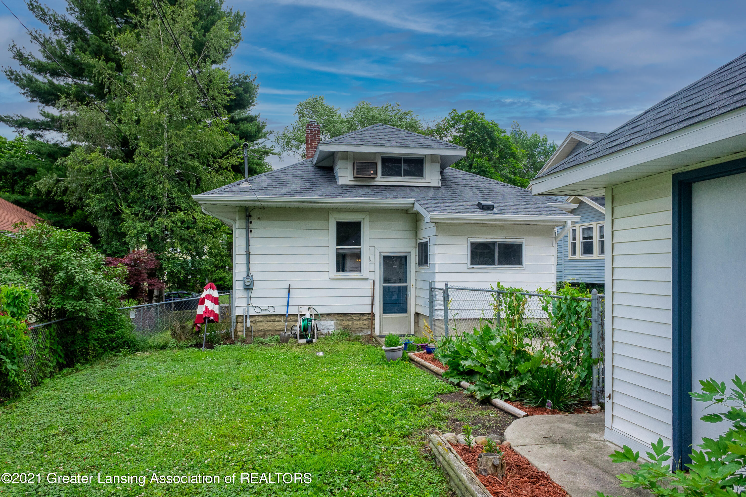 2312 Strathmore RD Lansing MI-106