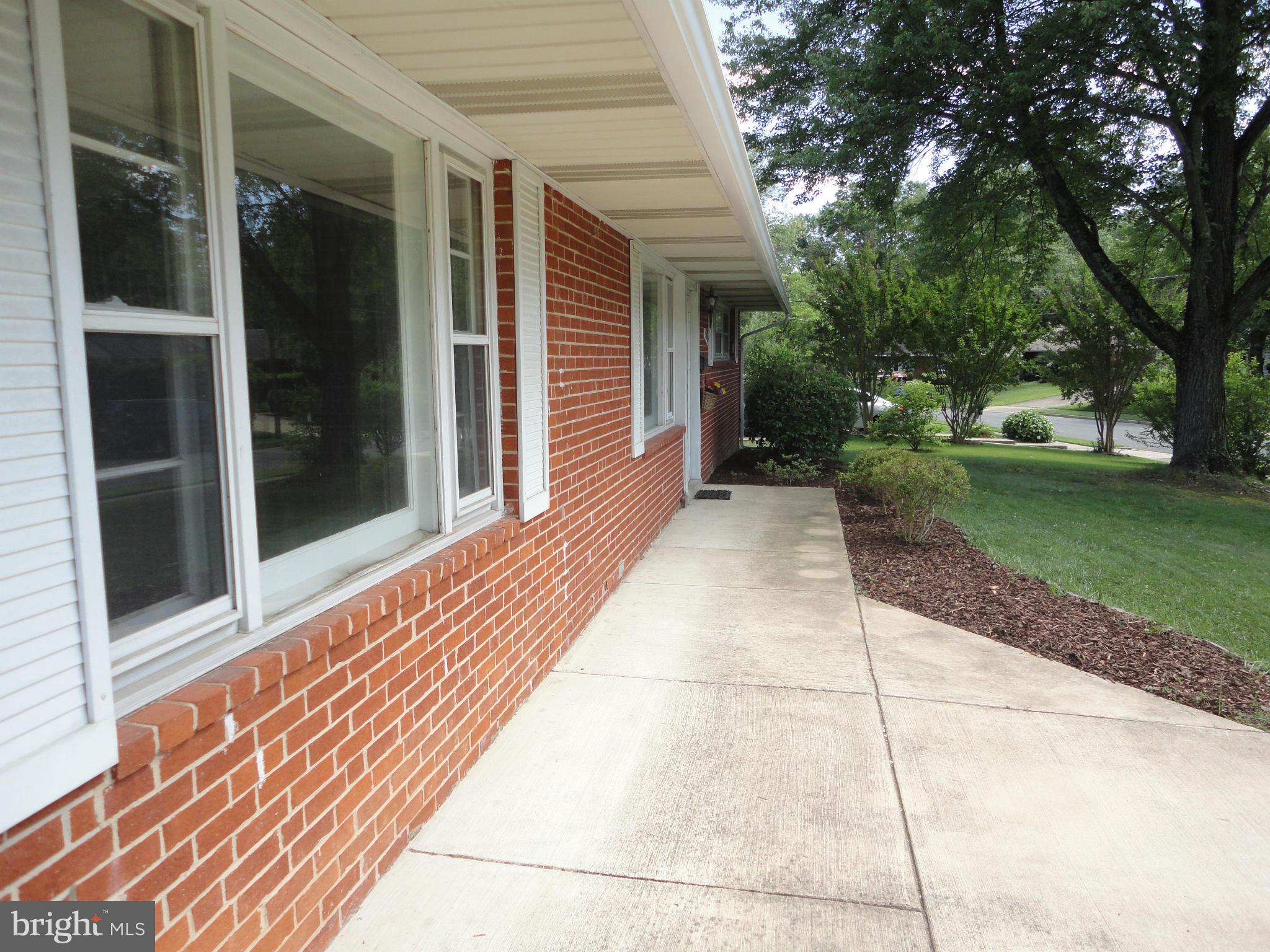 5512 Moultrie Road Springfield, VA 22151 - Photo 4 of 27 a view of a backyard with a garden