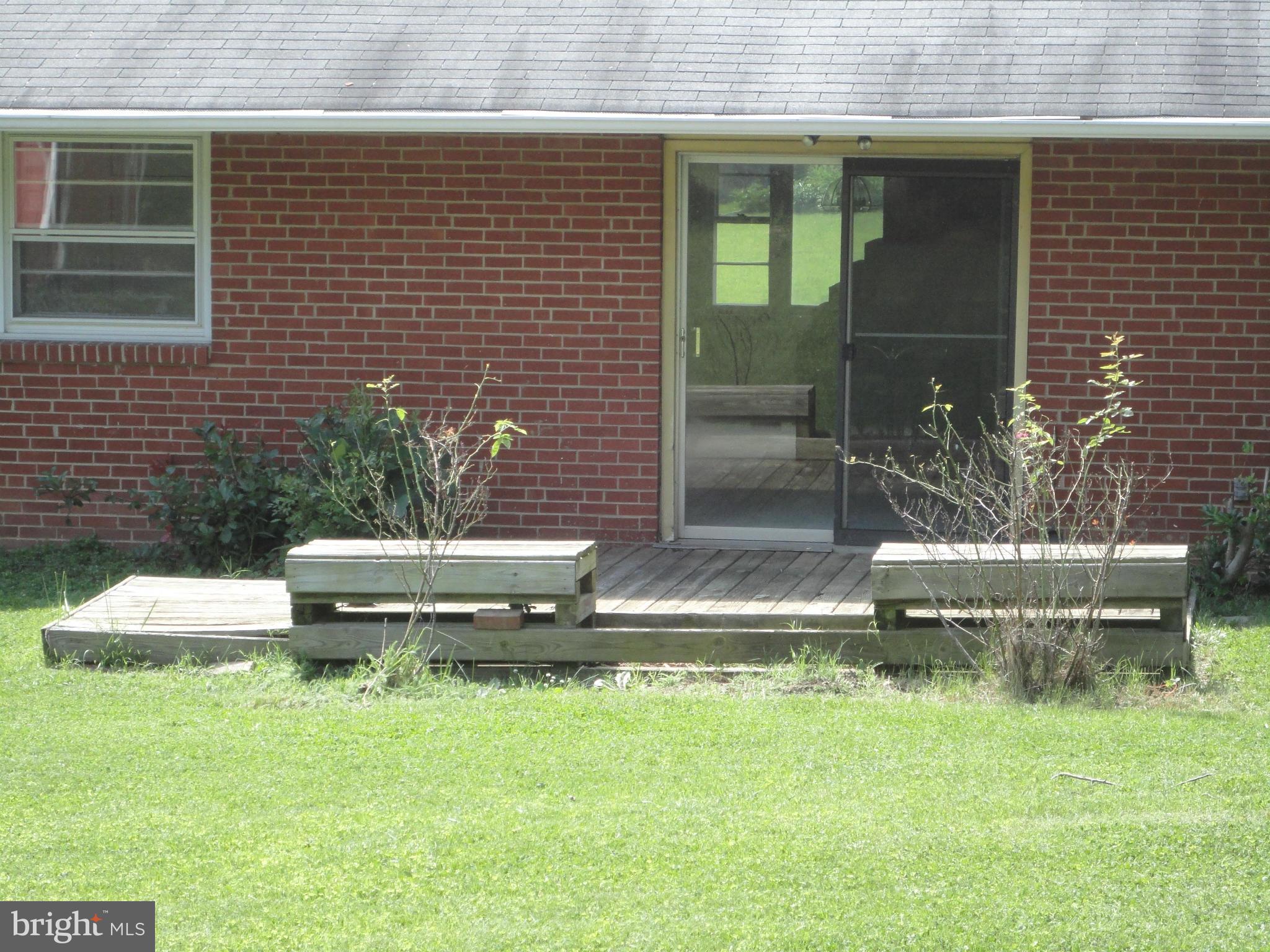 5512 Moultrie Road Springfield, VA 22151 - Photo 9 of 27 a backyard of a house with outdoor seating