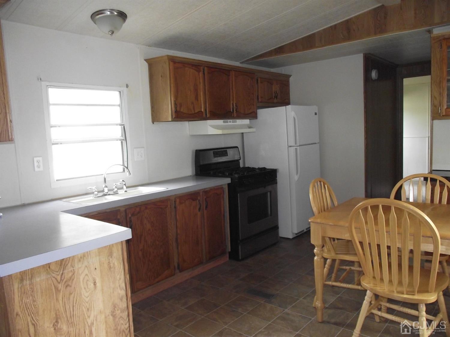 51 Poe Road North Brunswick, NJ 08902 - Photo 4 of 15 Gallery Image 4