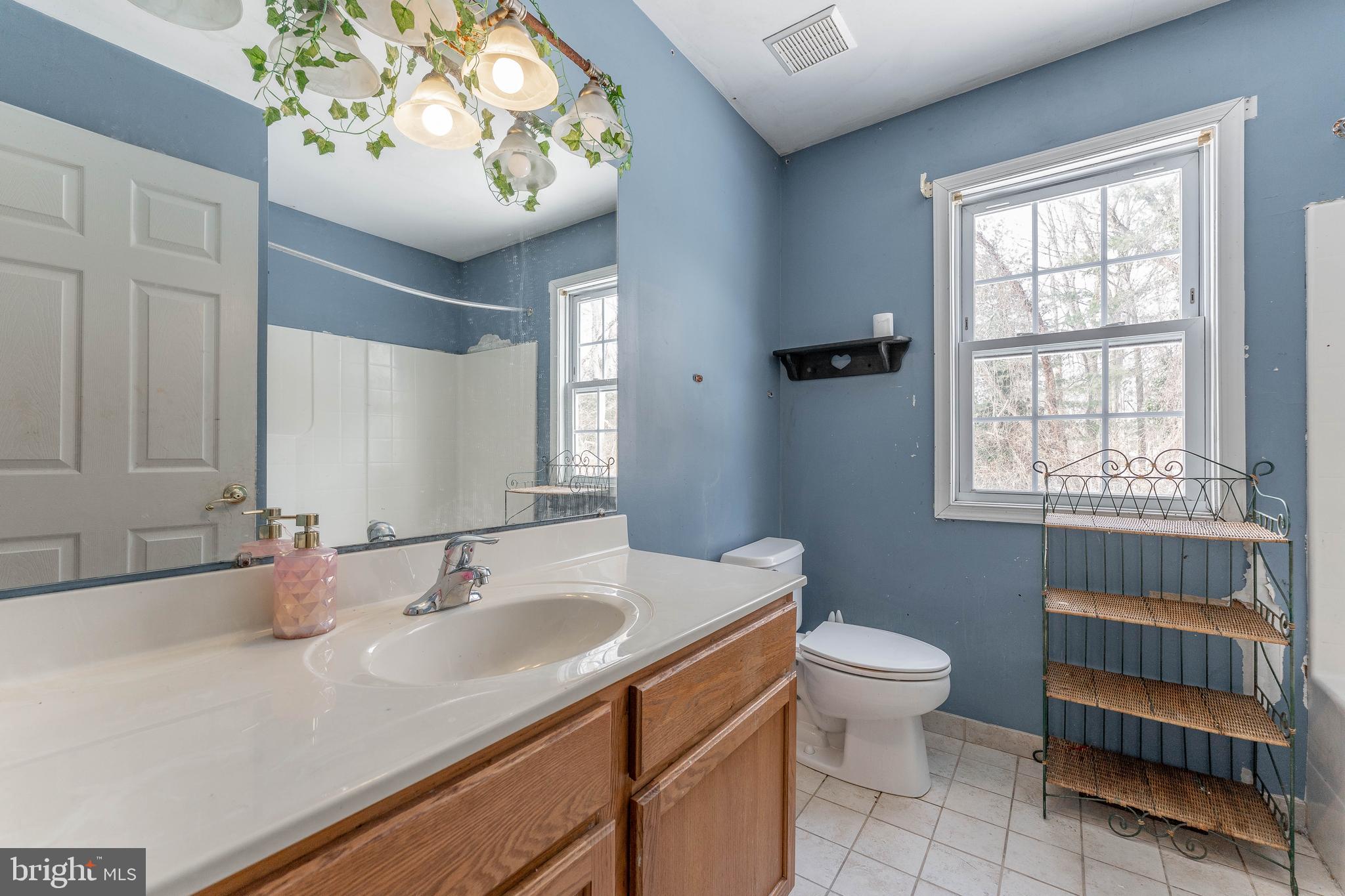 263 Lenni Road Media, PA 19063 - Photo 35 of 45 Full Bath - hallway